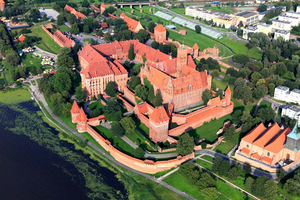 Podział gruntów i współczesność zamku Marienburg