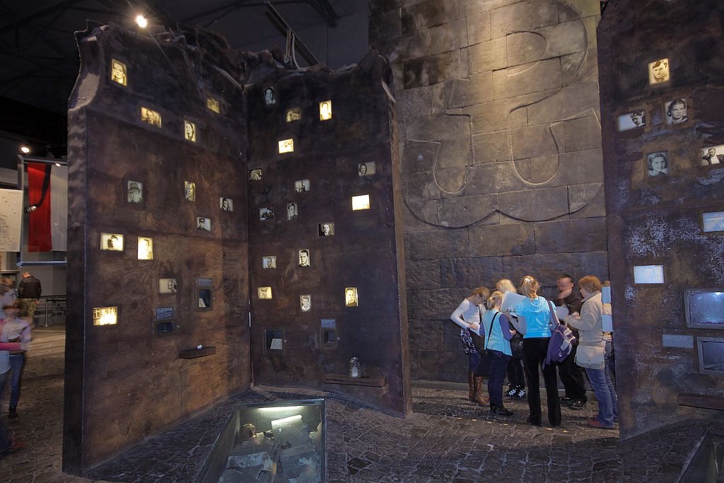 heroic-journey-warsaw-uprising-museum